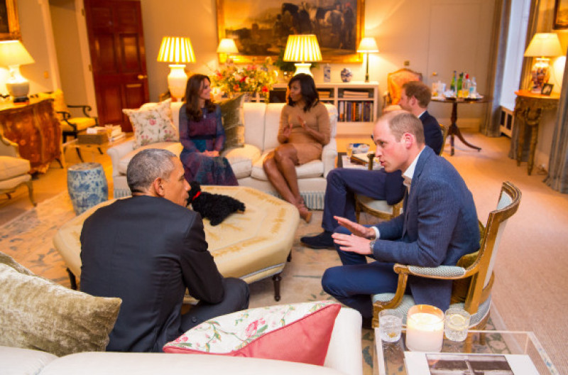 Palatul Kensington, Ducii de Cambridge, Ducele de Sussex si familia Obama, in timpul unei vizite oficiale.