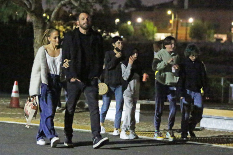 PREMIUM EXCLUSIVE: Jennifer Lopez and Ben Affleck leave arm in arm after watching 'School of Rock' at an outdoor movie theatre in Downtown LA