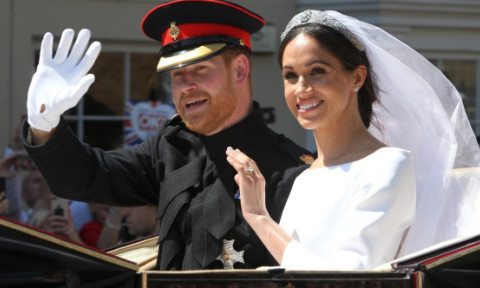 Ce i-ar fi șoptit prințul Philip reginei la nunta lui Harry și Meghan. Comentariul său a stârnit rumoare după 7 ani