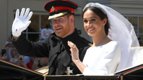 Ce i-ar fi șoptit prințul Philip reginei la nunta lui Harry și Meghan. Comentariul său a stârnit rumoare după 7 ani