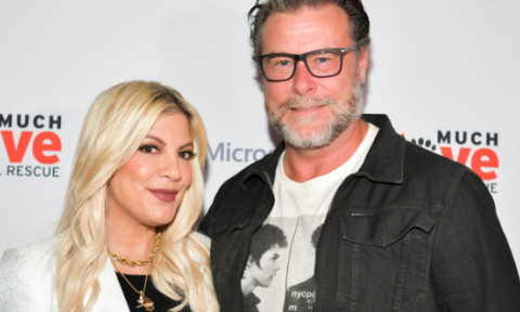 Tori Spelling a divorțat oficial de soțul cu care are cinci copii. Se gândea de 15 ani la separare: "N-ar fi trebuit să dureze atât"