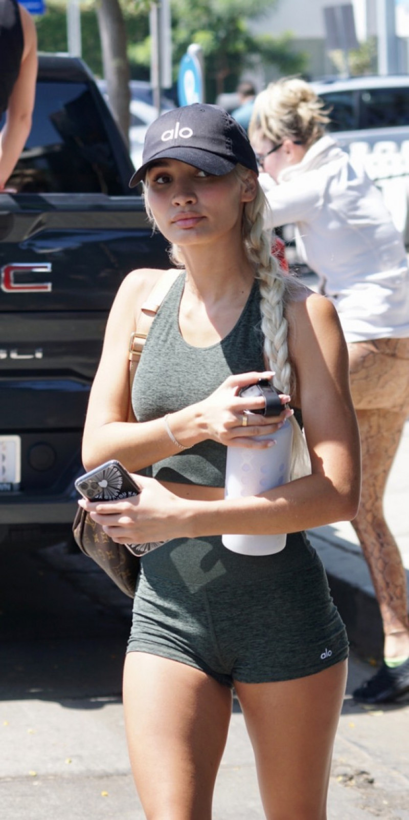 Pia Mia shows off her toned body after a workout