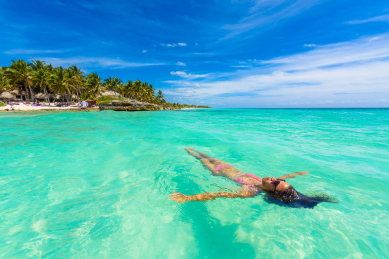 Attractive,Young,Woman,Relaxing,In,Turquoise,Waters,Of,Caribbean,Sea