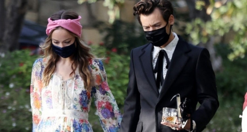 *PREMIUM-EXCLUSIVE* Harry Styles and Olivia Wilde make their romance public at his agent's wedding in Southern California **WEB EMBARGO UNTIL 1:30 PM EST on January 6, 2021**