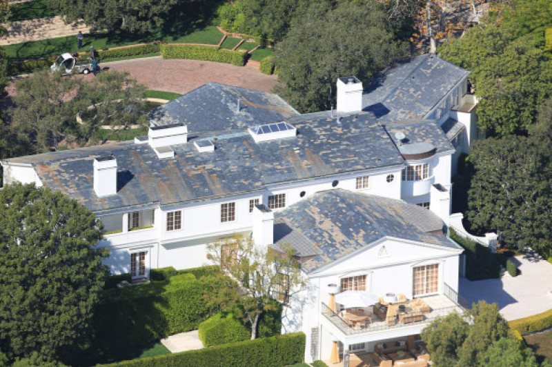 PREMIUM EXCLUSIVE Pool, Tennis, Vegetable garden, Amazon founder Jeff Bezos buys 165 million amazing mansion