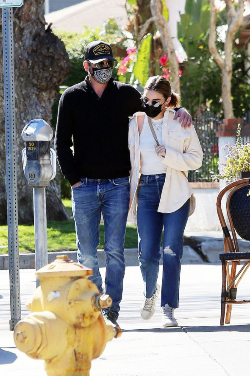 PREMIUM EXCLUSIVE: NEW COUPLE ALERT! Lucy Hale Packs on The PDA With Skeet Ulrich During a Lunch Date in Los Angeles.