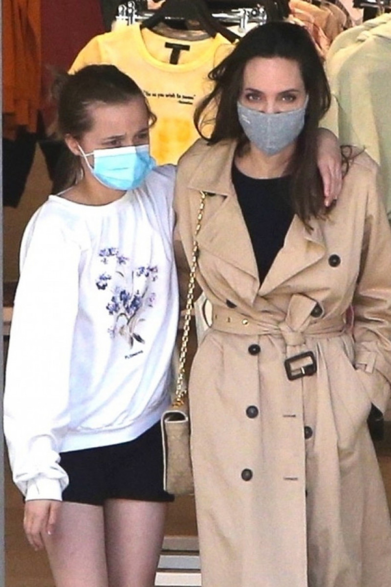 *EXCLUSIVE* Angelina Jolie and Vivienne Jolie-Pitt get some shopping done at Forever 21