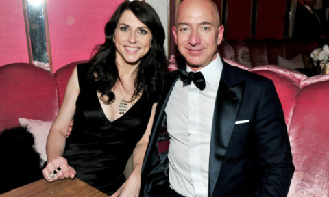 Ce avere are MacKenzie Scott, fosta soție a lui Jeff Bezos, după ce a donat deja 19 miliarde de dolari. E mama a patru copii