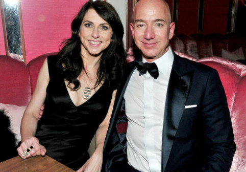 Ce avere are MacKenzie Scott, fosta soție a lui Jeff Bezos, după ce a donat deja 19 miliarde de dolari. E mama a patru copii