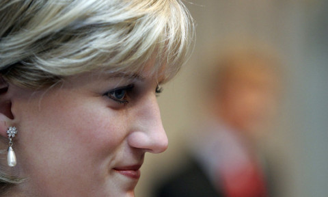 Dezvăluiri despre viața mai puțin știută a prințesei Diana. La ce a apelat când a divorțat de prințul Charles: „Se agăța de orice”