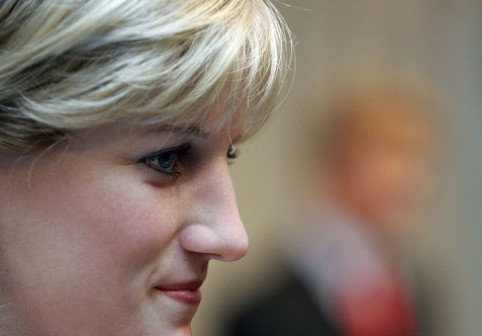 Dezvăluiri despre viața mai puțin știută a prințesei Diana. La ce a apelat când a divorțat de prințul Charles: „Se agăța de orice”