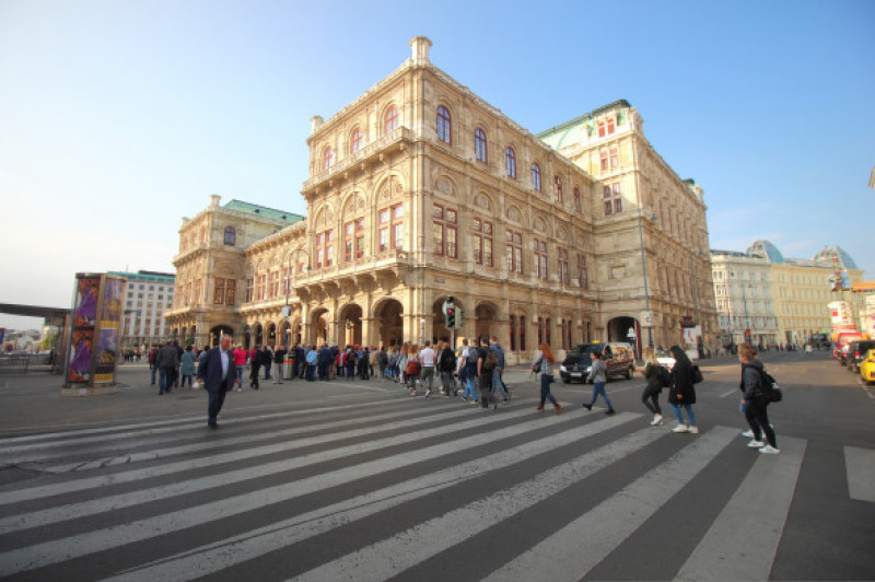 Vienna,,Austria,-,October,8,2018.,People,Crossing,The,Street's