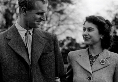 Regina Elisabeta și prințul Philip, o dragoste ca-n povești. Ce sacrificiu a făcut ducele de Edinburgh pentru iubire