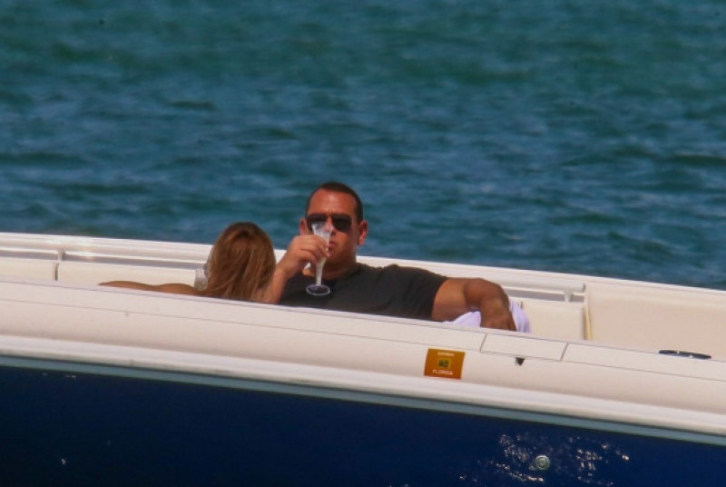 Alex Rodriguez, fostul logodnic al lui Jennifer Lopez, fotografiat cu o femeie misterioasă