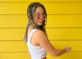 O fată de 18 ani a avut parte de șocul vieții sale când s-a uitat în albumul foto al iubitului ei. Povestea a devenit virală pe TikTok