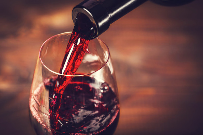 Cinci beneficii ale unui pahar de vin roșu/ Shutterstock