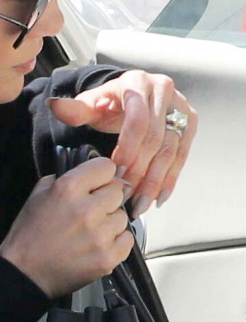 Jennifer Lopez Flashes New Wedding Ring One Day After Marrying Ben Affleck