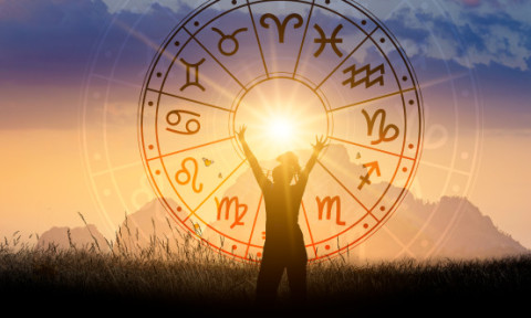 Luna decembrie 2025 aduce eliberare și renaștere.  Ce lasă fiecare zodie în urmă înainte de intrarea în 2026