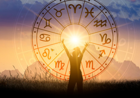 Luna decembrie 2025 aduce eliberare și renaștere.  Ce lasă fiecare zodie în urmă înainte de intrarea în 2026