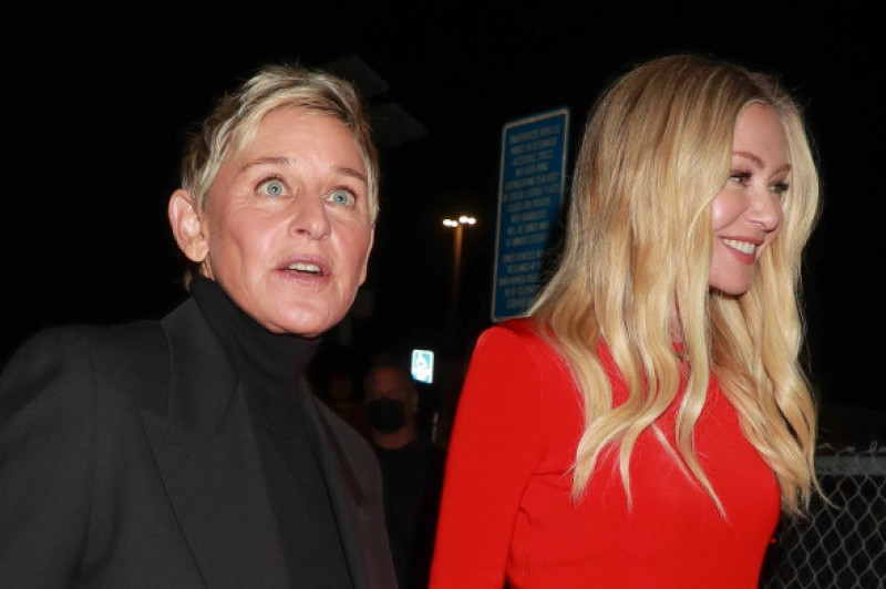 Ellen Lee DeGeneres and Portia de Rossi arrive at the 47th People's Choice Awards