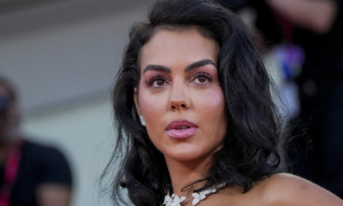 Divă pe covorul roșu, îndrăzneață pe stradă. Georgina Rodriguez, rochie cu corset și pantaloni atât de scurți că păreau lenjerie