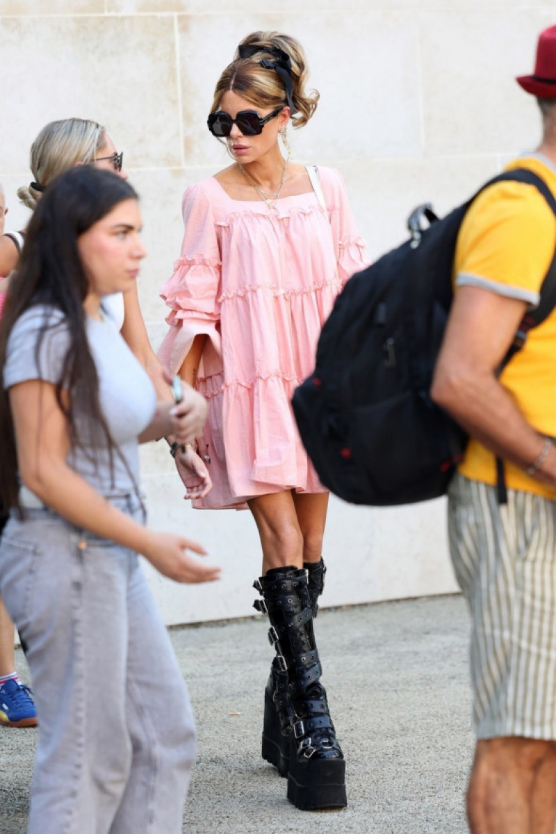 Kate Beckinsale is seen leaving Venice's Marco Polo airport after attending the 81st Venice International Film Festival