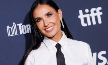 Demi Moore, fabuloasă la 61 de ani, într-o rochie cu spatele gol: „Trăiesc cea mai frumoasă etapă din viața mea!”