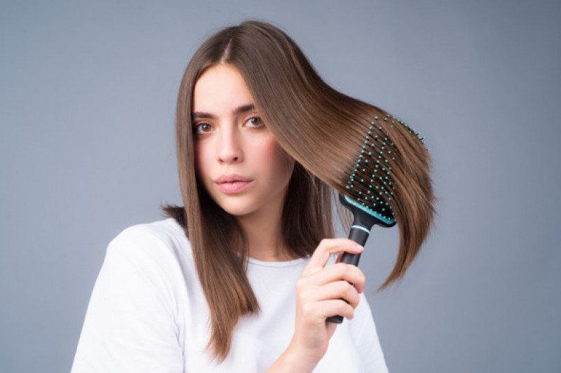 Woman,Brushing,Straight,Natural,Hair,With,Comb.,Girl,Combing,Hair