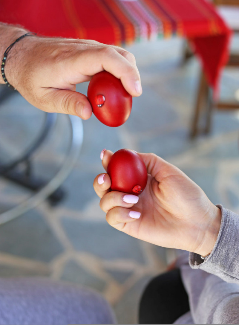 Hands,Holding,Cracked,Red,Easter,Eggs,-,Orthodox,Greek,Tradition