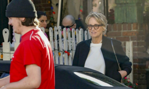 Sharon Stone, plimbată cu mașina decapotabilă de fiul mijlociu. Actrița de 66 de ani a strălucit de mândrie în dreapta lui