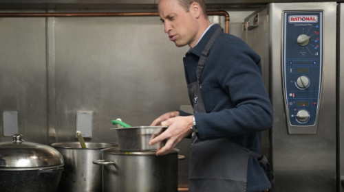 Prințul William, în bucătărie, la primul său angajament public după anunţul despre cancerul prințesei Kate. FOTO