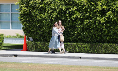Jennifer Garner și fiica ei de 18 ani, deja mai înaltă decât ea, într-o zi liberă. Naturale și simple, cele două par mai degrabă surori
