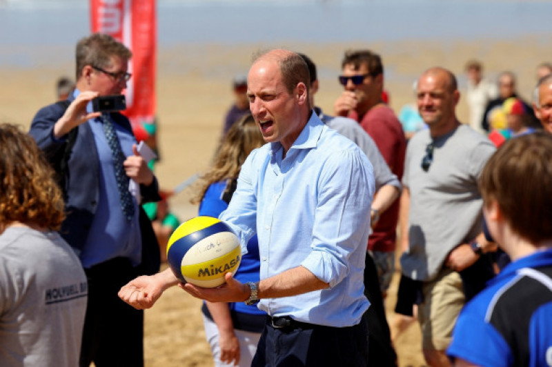 Prințul William pe plaja Fistral din Cornwall/ Profimedia