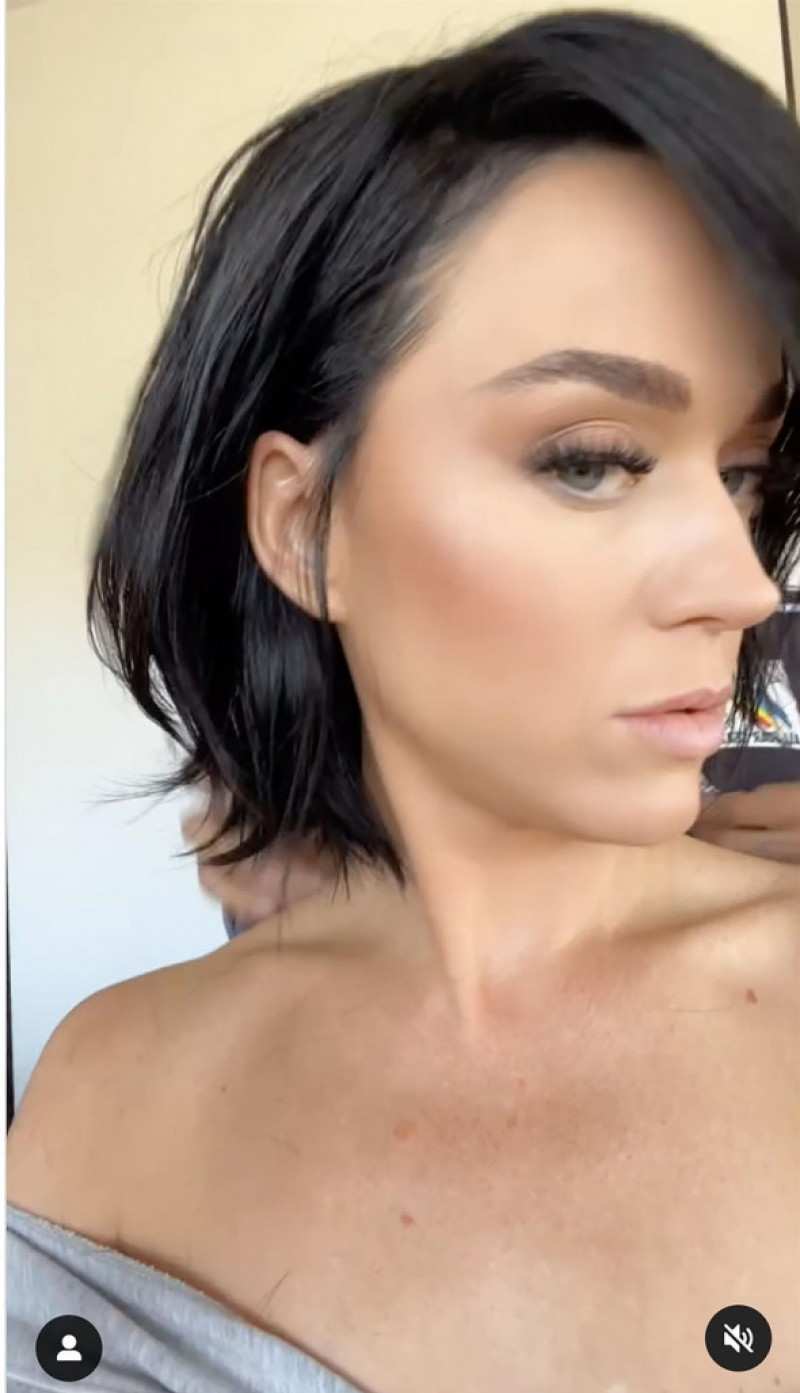 Katy Perry shows off a new short bob hairstyle - and then reveals it’s a wig!