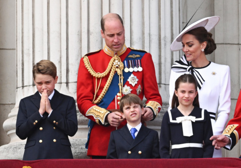 Kate Middleton și prințul William, împreună cu prințul George, prințesa Charlotte și prințul Louis la Trooping the Colour/ Profimedia