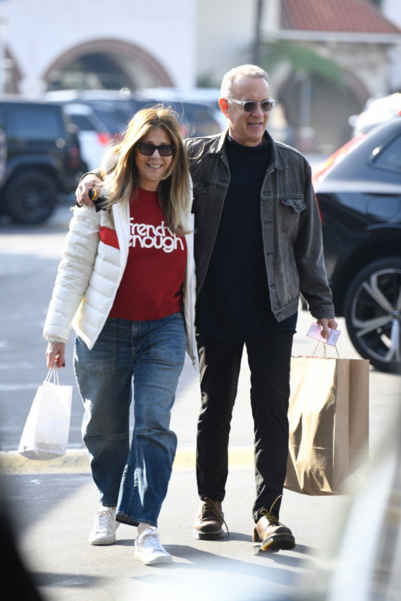 *EXCLUSIVE* Tom Hanks spends time having lunch and shopping with his wife Rita Wilson