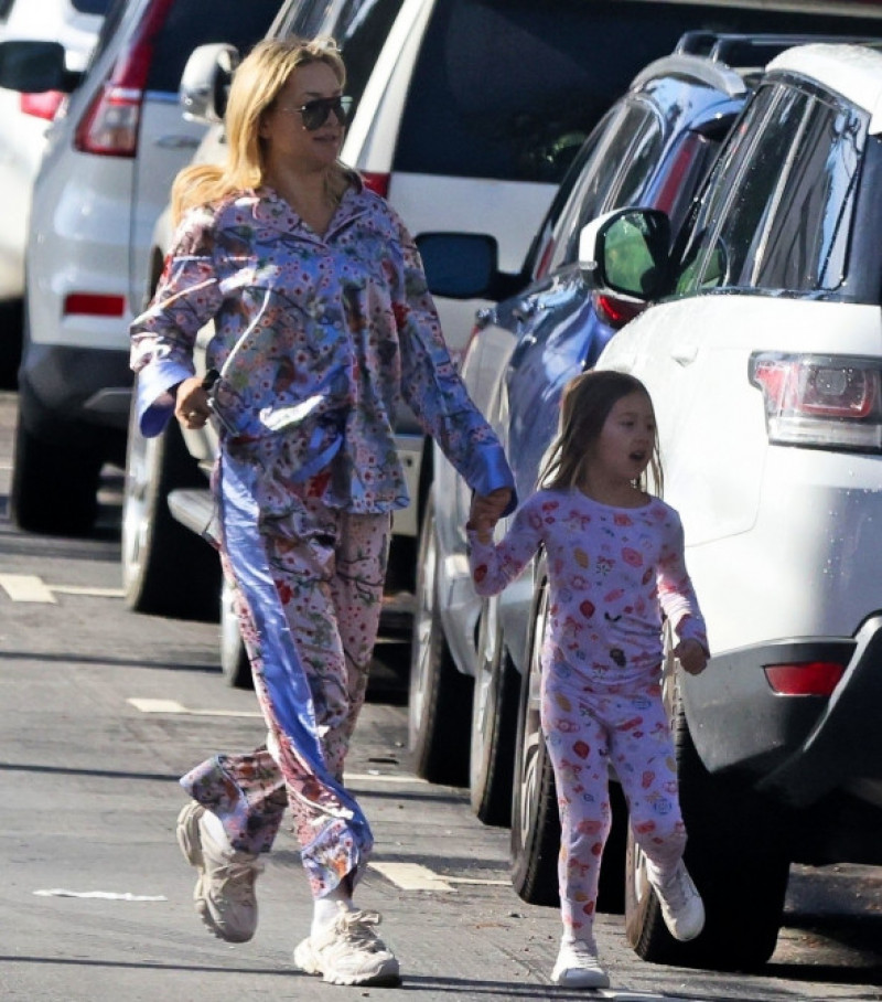 Kate Hudson si fiica ei in pijamale