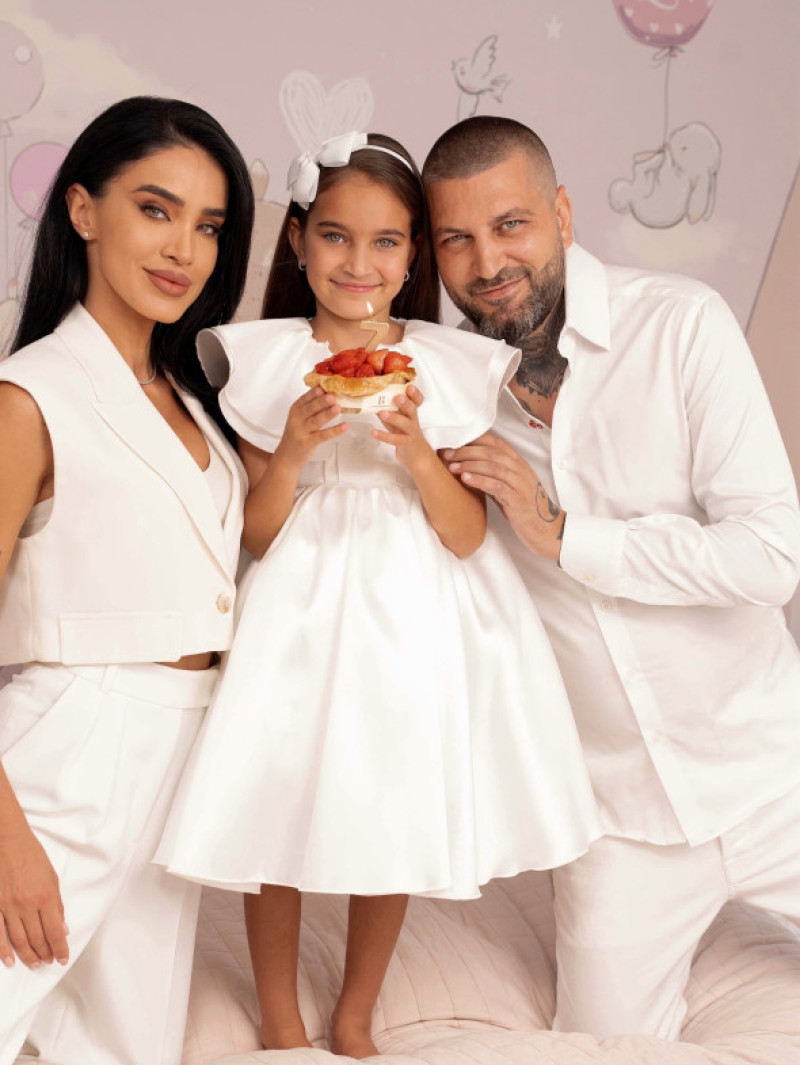 adelina pestritu, sotul ei si fiica lor (4)