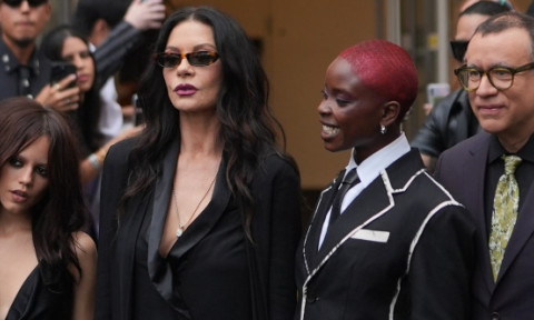 Îndrăzneață și admirată. Catherine Zeta Jones, spectaculoasă la 55 de ani, într-o ținută care a atras multe priviri
