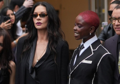 Îndrăzneață și admirată. Catherine Zeta Jones, spectaculoasă la 55 de ani, într-o ținută care a atras multe priviri