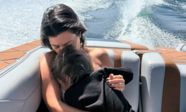 Kourtney Kardashian, acuzată că-și pune fiul de nici doi în pericol, după ce l-a luat pe barcă fără vestă de salvare: Rușine să-i fie!