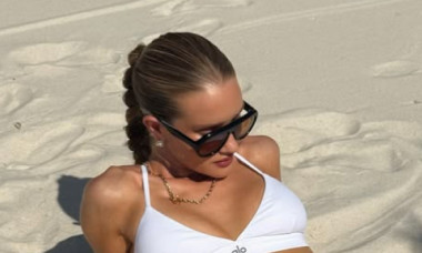 Rosie Huntington-Whiteley, vacanță nesfârșită în costum de baie. "Cea mai frumoasă femeie din lume", din nou la plajă