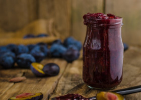 3 rețete de gem de prune, numai bune de încercat în această perioadă: magiun, gem fără zahăr și un deliciu inedit cu nuci