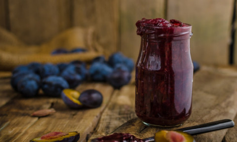 3 rețete de gem de prune, numai bune de încercat în această perioadă: magiun, gem fără zahăr și un deliciu inedit cu nuci