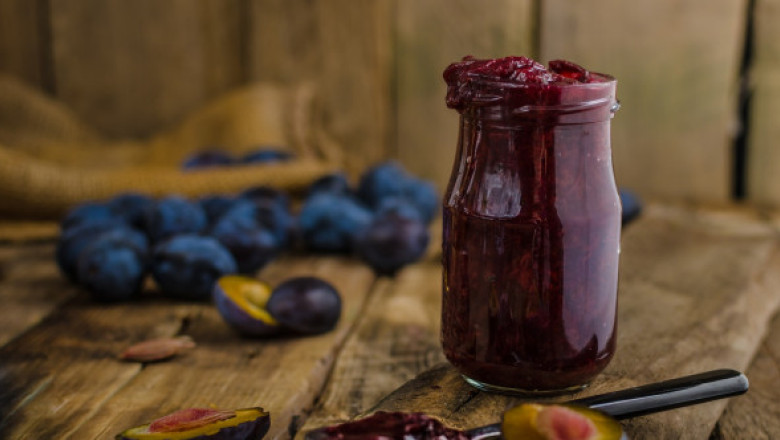 3 rețete de gem de prune, numai bune de încercat în această perioadă: magiun, gem fără zahăr și un deliciu inedit cu nuci