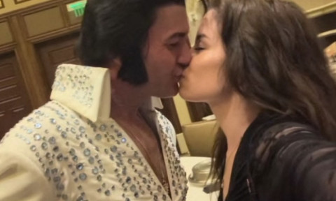 O tânără a renunțat la viața din Elveția și s-a căsătorit cu un artist care-l imită pe Elvis Presley: „S-a întâmplat foarte repede”