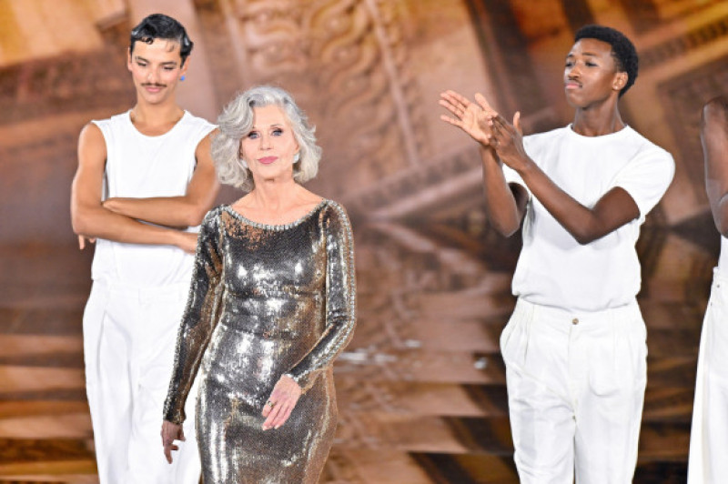 Jane Fonda walks the runway of L Oreal Fashion Show during Paris Fashion Week in Paris, France on September 29, 2025. Photo by Julien Reynaud/APS-Medias/ABACAPRESS.COM