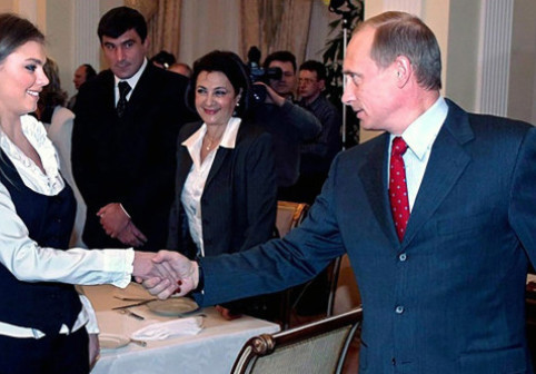 Vladimir Putin ar avea doi fii care-i seamănă leit, de 6 și 10 ani. Cum arată copiii crescuți în lux, dar izolați de lume