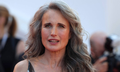 Andie MacDowell refuză să se alinieze standardelor de frumusețe: „Să ni se ceară să arătăm tinere ne-a făcut să ne simțim rușinate”