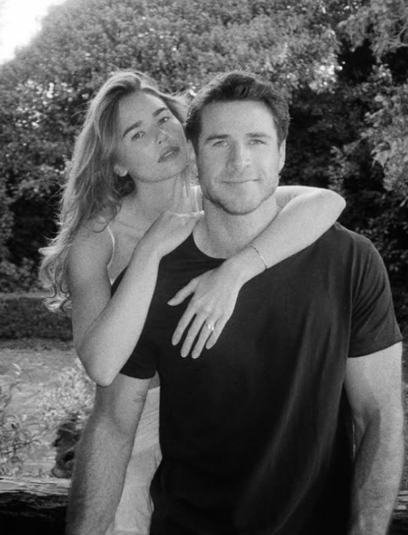 liam hemsworth si gabriella brooks